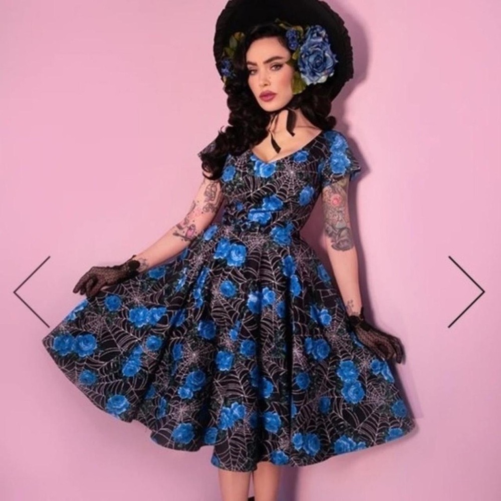 Vixen by Micheline Pitt Vanity Fair Swing Dress in Blue Roses print L EUC